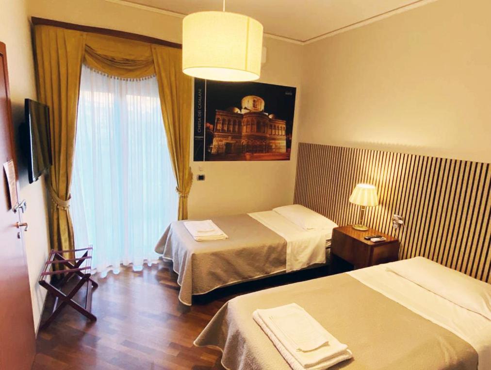 CASA BATTISTI MESSINA bellissimo appartamento in centro città ideale per FAMIGLIE o GRUPPI DI AMICI - max 3 camere, max 8 persone Extérieur photo