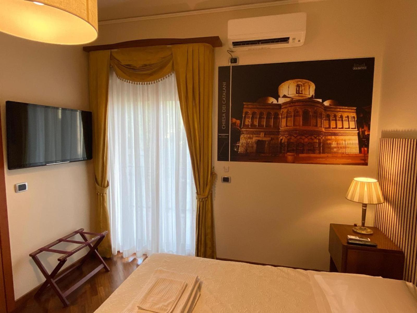 CASA BATTISTI MESSINA bellissimo appartamento in centro città ideale per FAMIGLIE o GRUPPI DI AMICI - max 3 camere, max 8 persone Extérieur photo