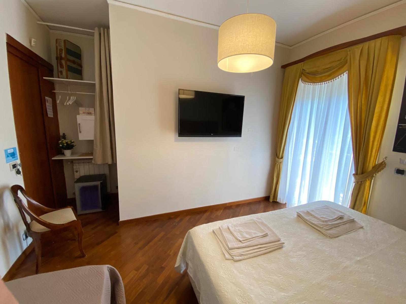 CASA BATTISTI MESSINA bellissimo appartamento in centro città ideale per FAMIGLIE o GRUPPI DI AMICI - max 3 camere, max 8 persone Extérieur photo