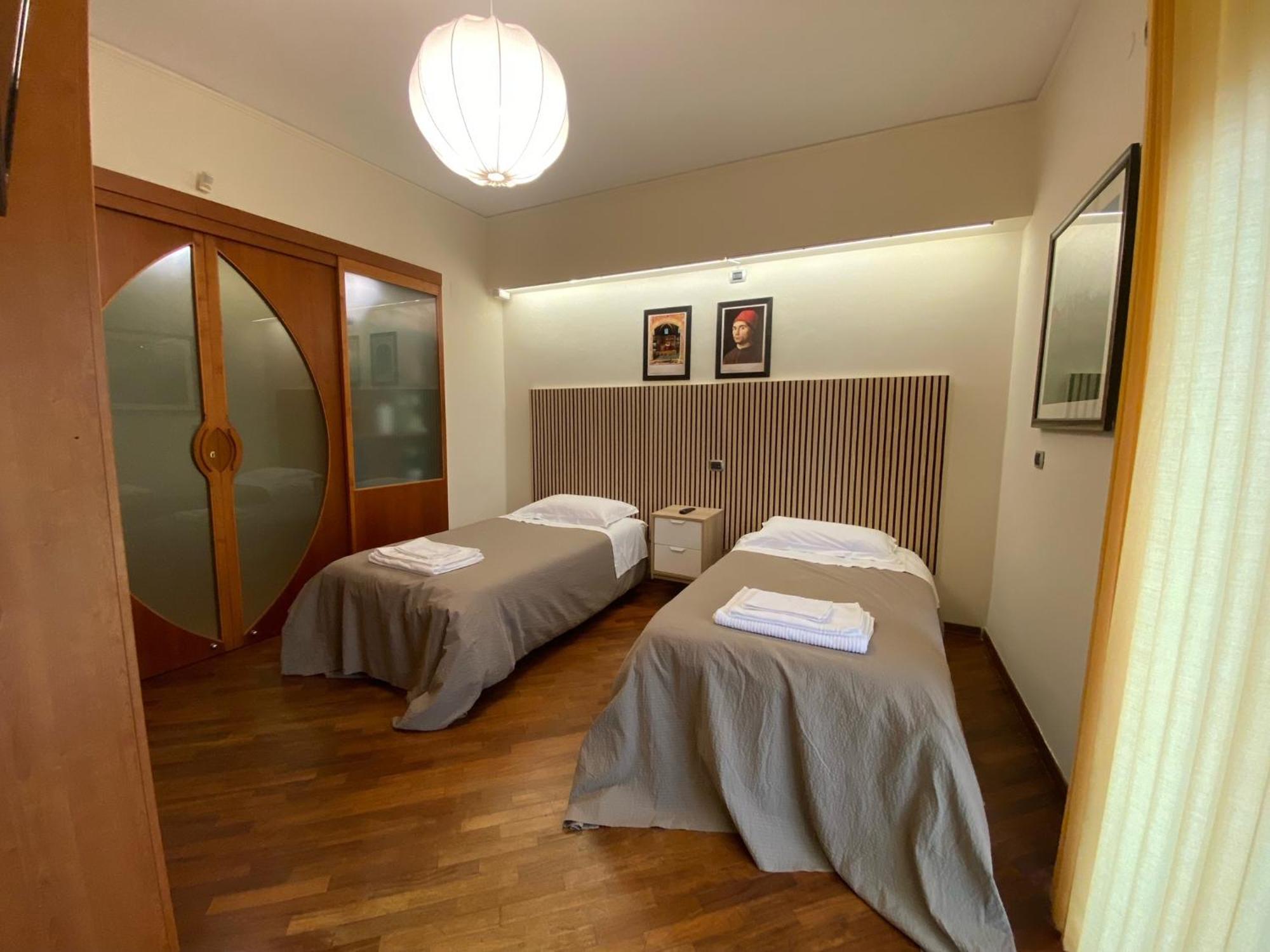 CASA BATTISTI MESSINA bellissimo appartamento in centro città ideale per FAMIGLIE o GRUPPI DI AMICI - max 3 camere, max 8 persone Extérieur photo